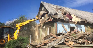 Промышленный демонтаж пристроек к дому в Реутове | Цены от 576 руб. за м2