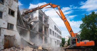 Промышленный демонтаж зданий Реутов, цена от 2983 руб.