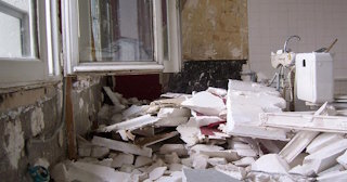 Демонтаж хрущевки в Реутове - удаление старых полов и стен по выгодной цене от 1780 рублей.