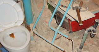 Профессиональный демонтаж перегородки ванной и туалета в Реутове - от 576 рублей
